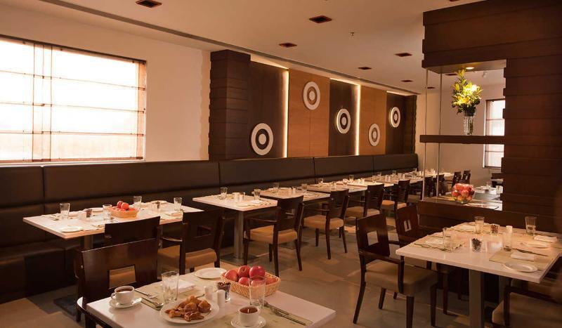 Sunday Hotel Chandigarh Zirakpur Extérieur photo