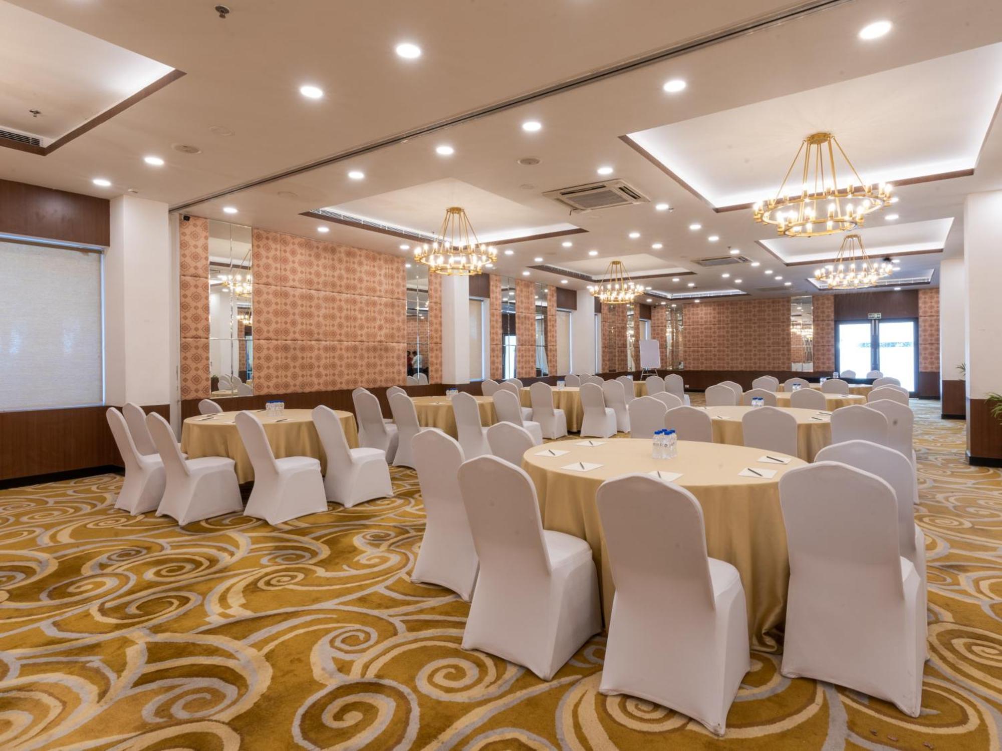 Sunday Hotel Chandigarh Zirakpur Extérieur photo